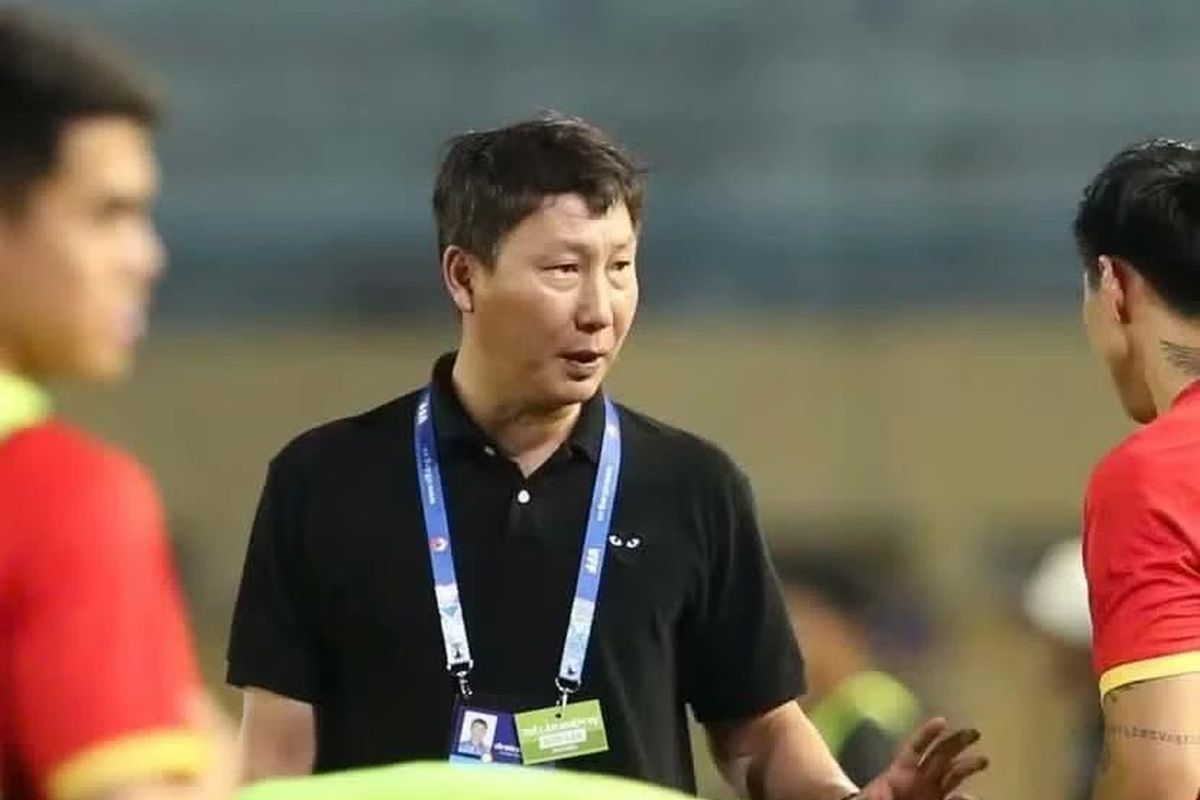HLV Kim Sang Sik gặp nhiều khó khăn khi lựa chọn