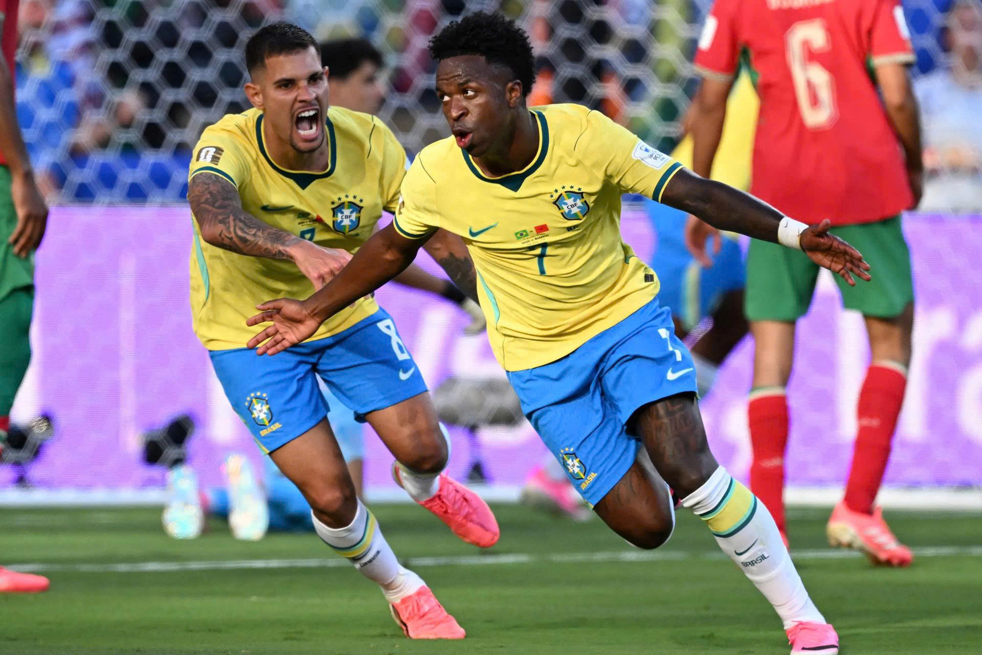 Brazil hướng đến ngôi vị đầu bảng